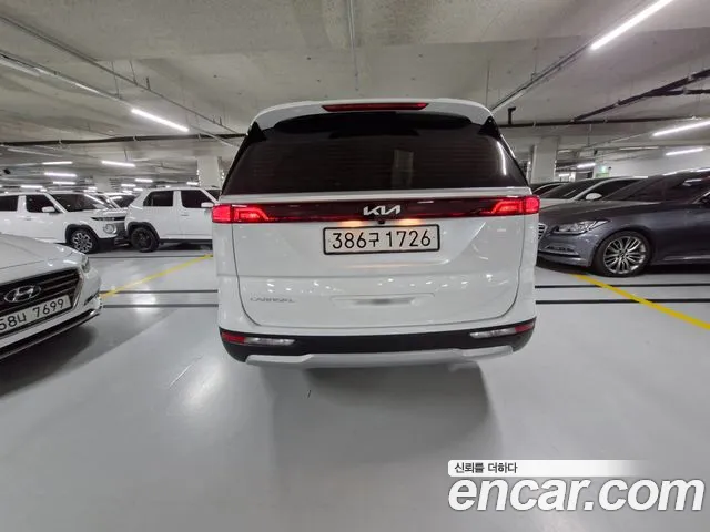Kia Carnival Generation 4 — Фото автомобиля 5