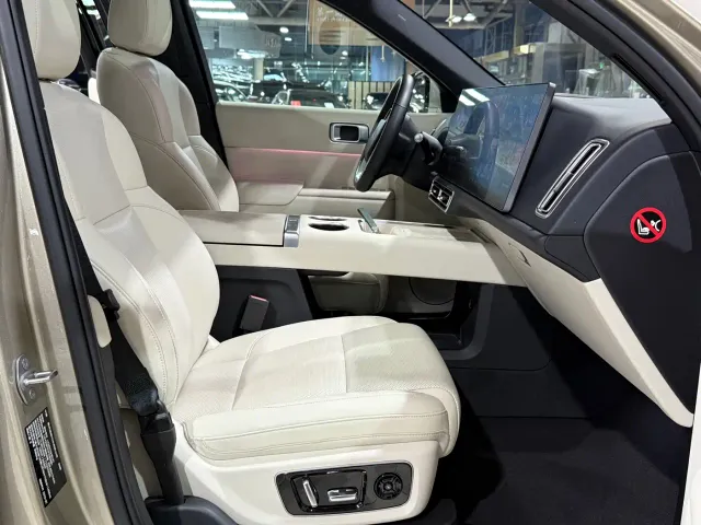 Li Auto L8 — Фото автомобиля 8