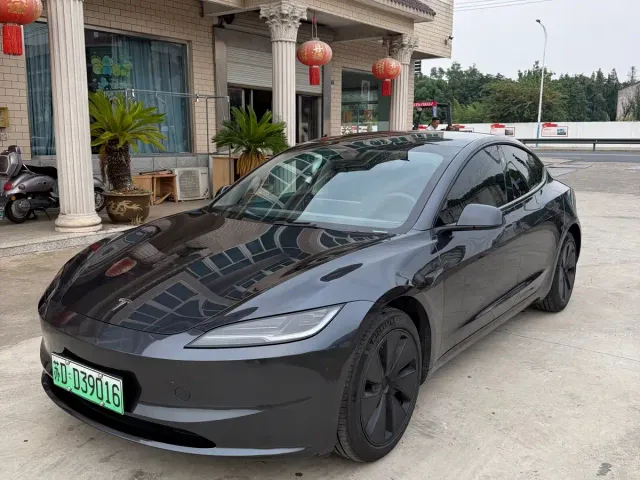 Фотография автомобиля — Tesla Model 3