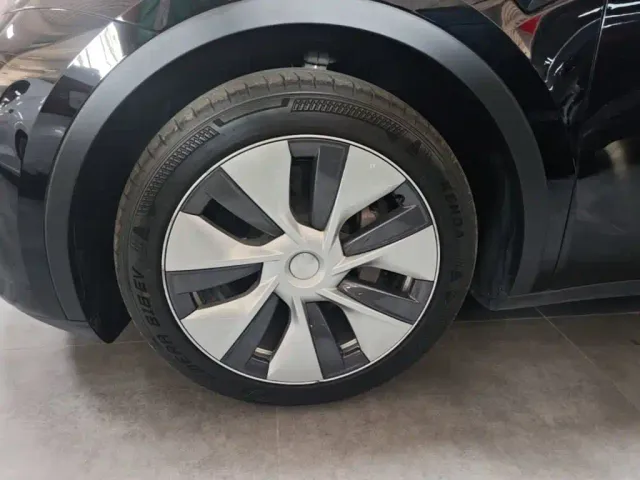 Tesla Model Y — Фото автомобиля 22