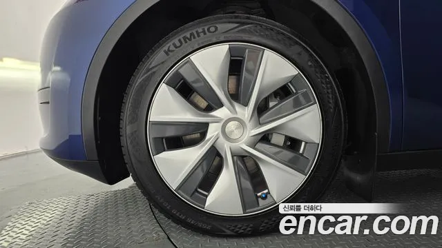 Tesla Model Y — Фото автомобиля 5