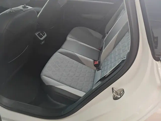 Volkswagen Lavida — Фото автомобиля 16
