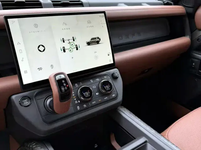 Land Rover Defender — Фото автомобиля 8