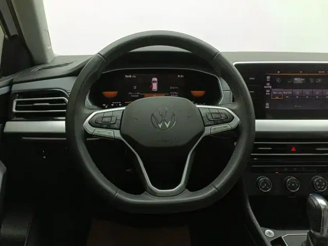 Volkswagen Lavida — Фото автомобиля 15