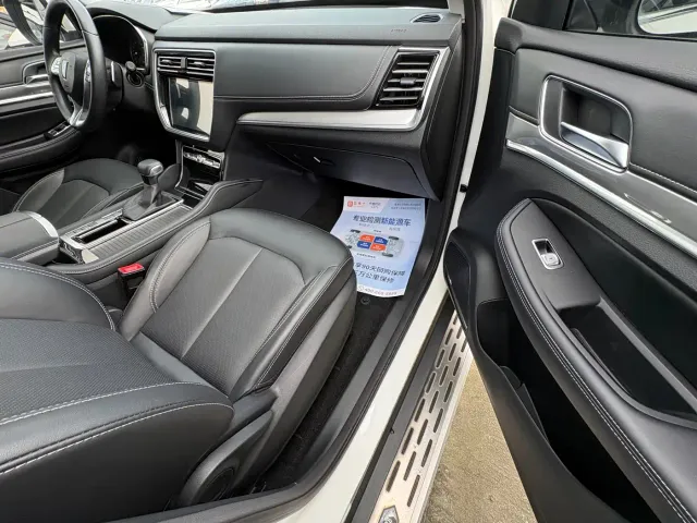 Roewe RX8 — Фото автомобиля 15