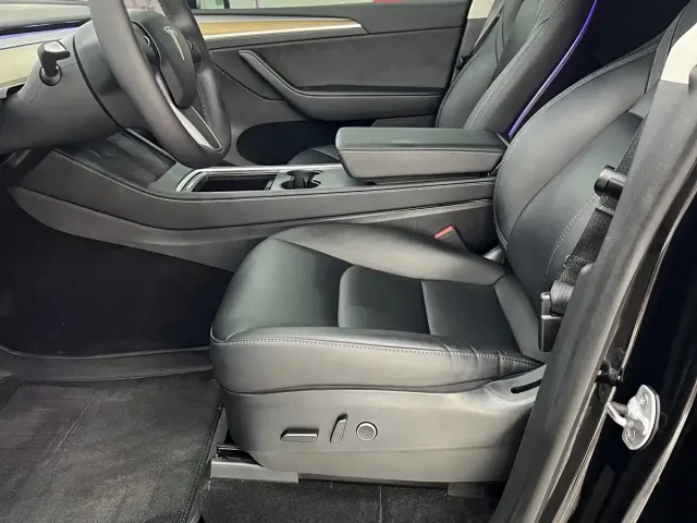 Tesla Model Y — Фото автомобиля 9