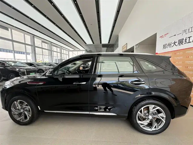 Hongqi HS3 PHEV — Фото автомобиля 9
