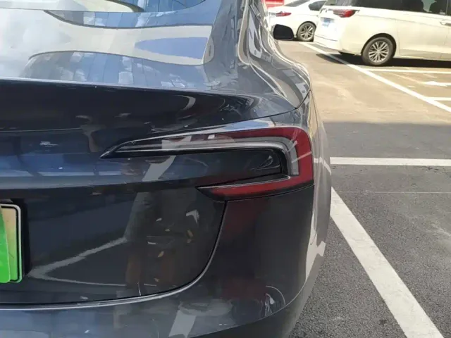 Tesla Model 3 — Фото автомобиля 7