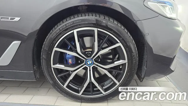BMW 5 Series — Фото автомобиля 6