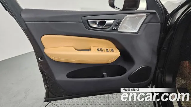 Вольво XC60 — Фото автомобиля 18