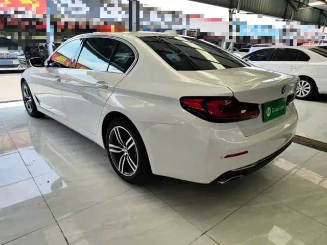 BMW 5 Series — Фото автомобиля 4