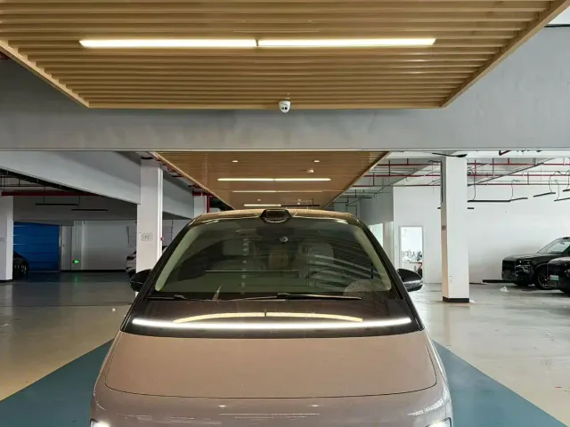 Li Auto MEGA — Фото автомобиля 5
