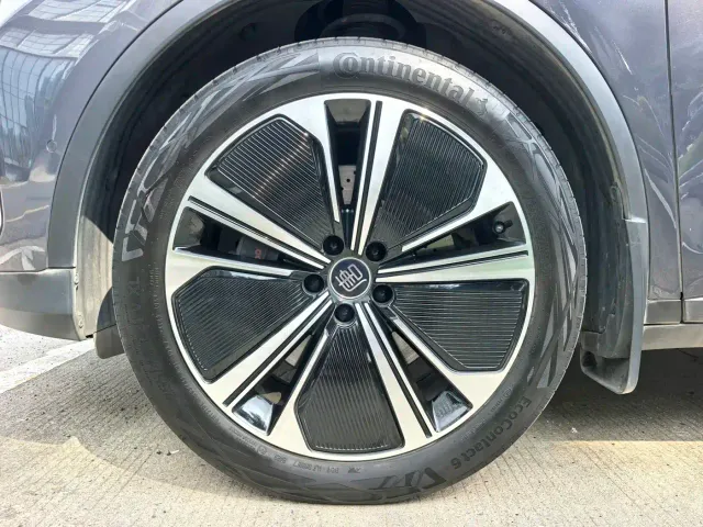 BYD Tang — Фото автомобиля 17