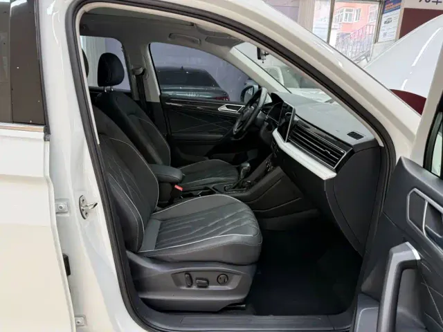 Volkswagen Tiguan L — Фото автомобиля 21