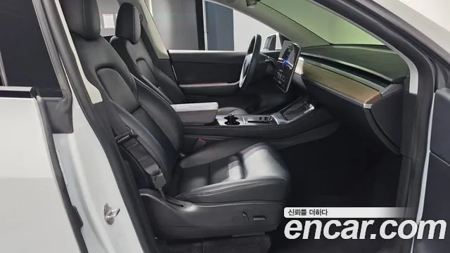 Tesla Model Y — Фото автомобиля 16