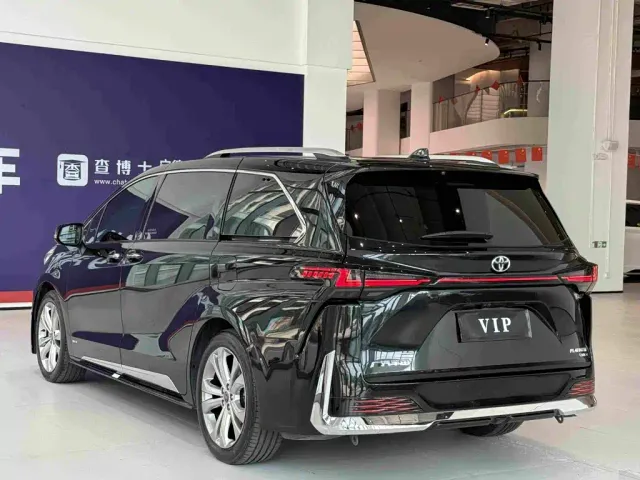 Toyota Sienna — Фото автомобиля 4