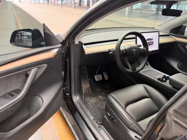 Tesla Model Y — Фото автомобиля 4