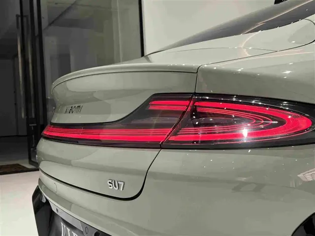 Xiaomi SU7 — Фото автомобиля 18