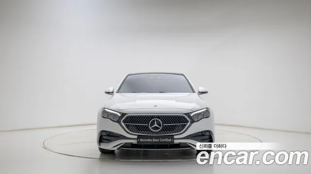 Mercedes-Benz E-Class — Фото автомобиля 3