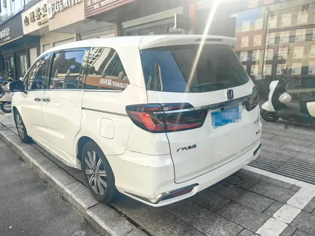 Honda Odyssey — Фото автомобиля 11
