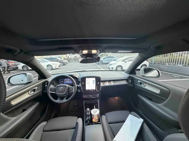 Volvo XC40 — Фото автомобиля 16