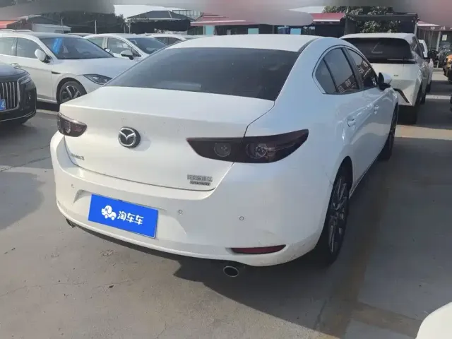 Mazda Axela — Фото автомобиля 3