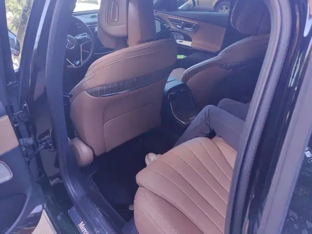 Mercedes-Benz E-Class — Фото автомобиля 11