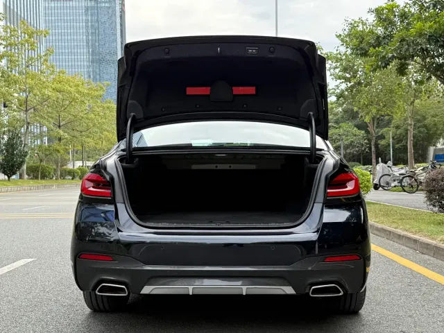 BMW 5 Series — Фото автомобиля 18