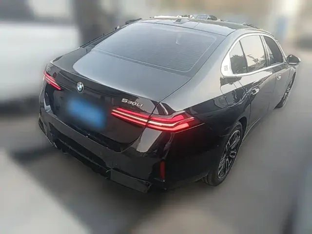 BMW 5 Series — Фото автомобиля 9