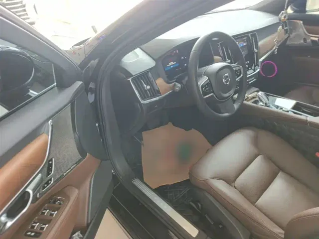 Volvo S90 — Фото автомобиля 15