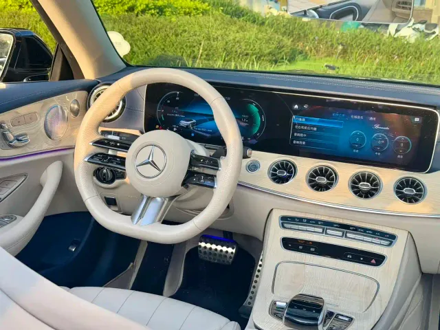 Mercedes-Benz E-Class — Фото автомобиля 12