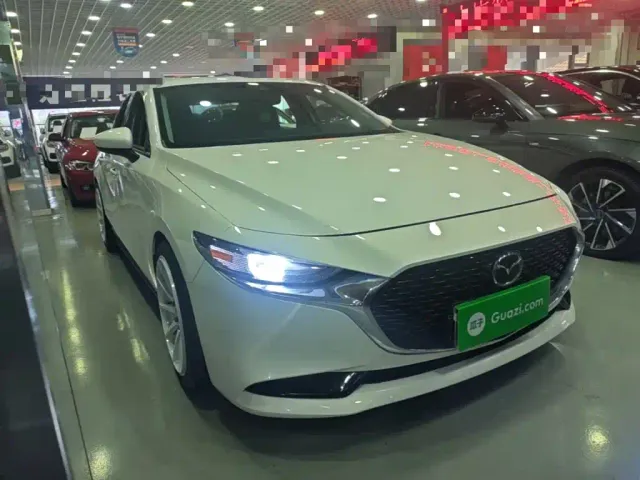 Mazda Axela — Фото автомобиля 3