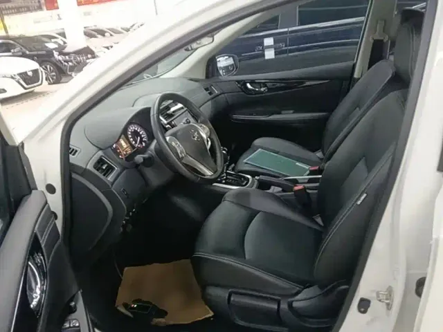 Nissan Tiida — Фото автомобиля 14