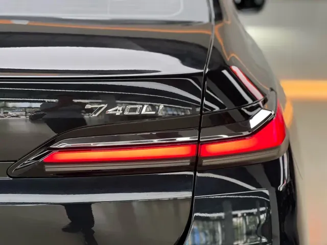 BMW 7 Series — Фото автомобиля 17