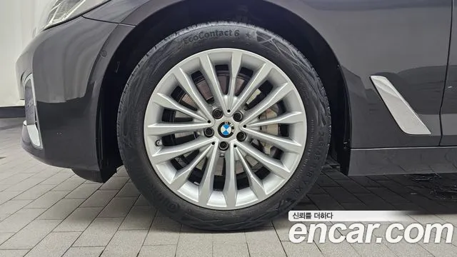 BMW 5-Series 5 серия (G30) 530i xDrive Luxury — Фото автомобиля 3