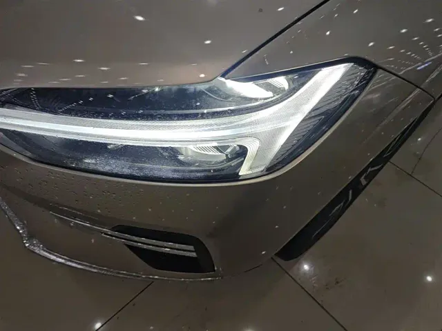 Volvo XC60 — Фото автомобиля 23