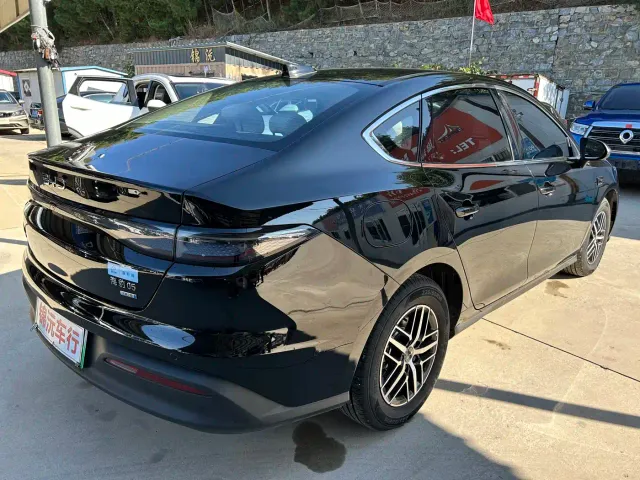BYD Seal 05 DM-i — Фото автомобиля 7
