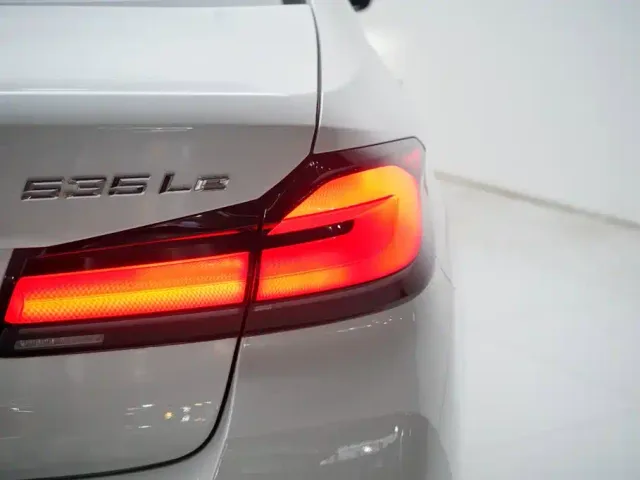 BMW 5 Series — Фото автомобиля 13