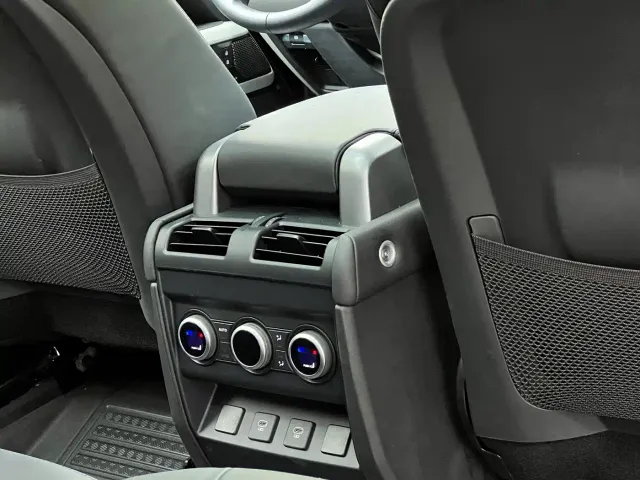 Land Rover Defender — Фото автомобиля 19