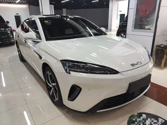 BYD Seal 07 DM-i — Фото автомобиля 3