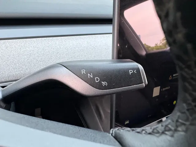 Tesla Model Y — Фото автомобиля 18