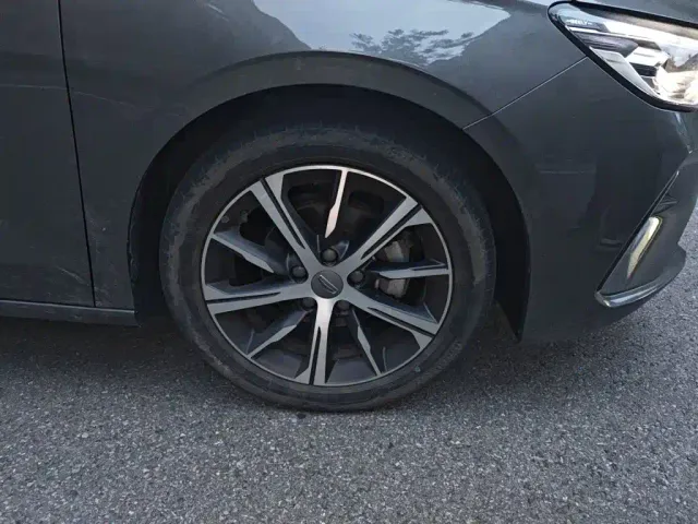 Geely Emgrand — Фото автомобиля 24