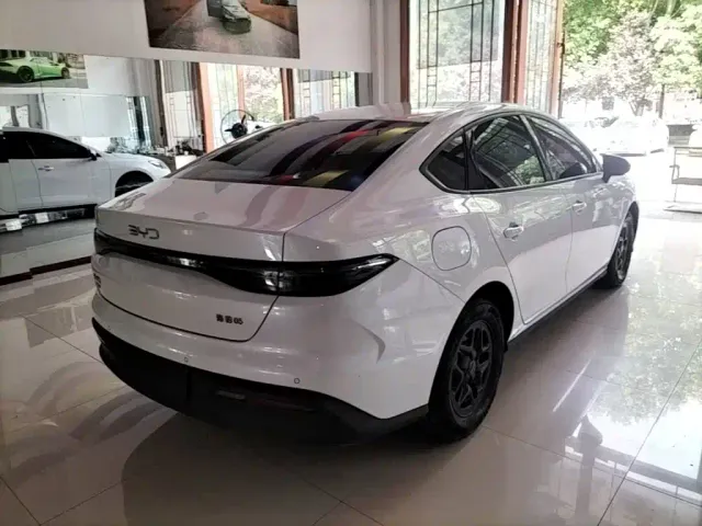 BYD Seal 05 DM-i — Фото автомобиля 4