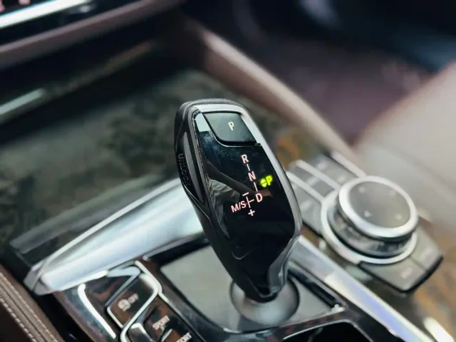 BMW 5 Series — Фото автомобиля 11