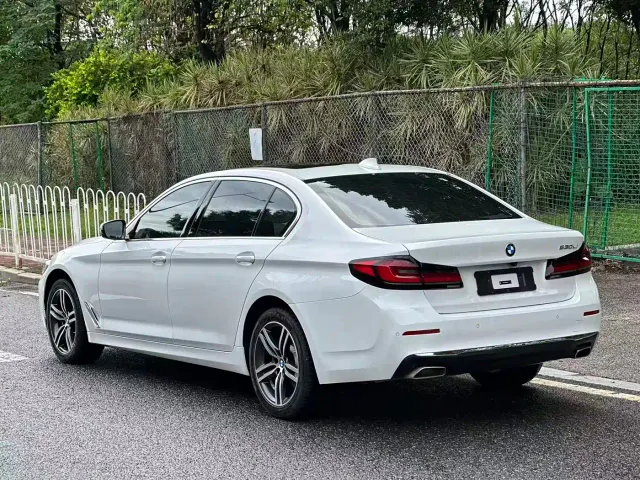 BMW 5 Series — Фото автомобиля 3
