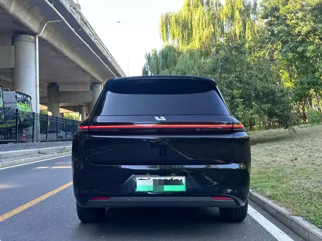 Li Auto L8 — Фото автомобиля 5