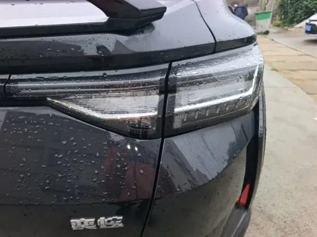 Dongfeng Yixuan — Фото автомобиля 23