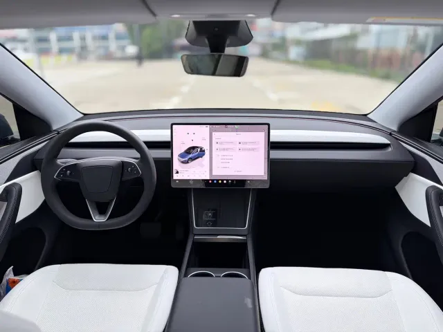 Tesla Model Y — Фото автомобиля 11