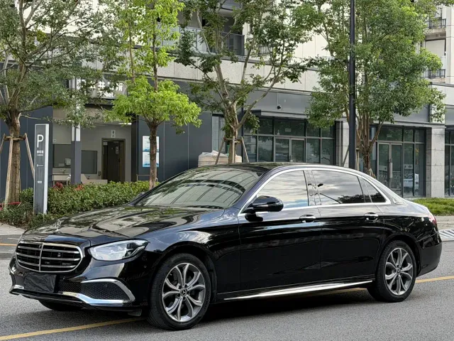 Mercedes-Benz E-Class — Фото автомобиля 3