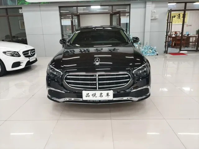 Mercedes-Benz E-Class — Фото автомобиля 2